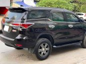 Cần bán gấp Toyota Fortuner năm sản xuất 2020, màu đen còn mới