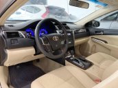 Bán Toyota Camry sản xuất 2016, màu bạc xe gia đình, giá tốt