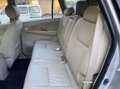 Bán xe Toyota Innova năm 2010, màu bạc, xe chính chủ