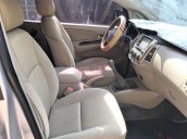 Cần bán gấp Toyota Innova đời 2014, màu bạc, số sàn 