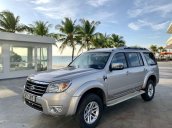 Cần bán xe Ford Everest năm sản xuất 2010, màu bạc xe gia đình