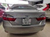 Bán Toyota Camry sản xuất 2016, màu bạc, biển TP, có trả góp