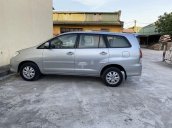 Bán xe Toyota Innova năm 2010, màu bạc, xe chính chủ