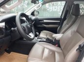 Bán xe Toyota Hilux năm 2016, màu bạc