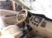 Cần bán gấp Toyota Innova đời 2014, màu bạc, số sàn 