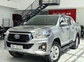 Bán ô tô Toyota Hilux sản xuất năm 2019, màu bạc, xe nhập 