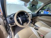 Cần bán xe Ford Everest năm sản xuất 2010, màu bạc xe gia đình