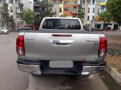 Bán xe Toyota Hilux năm 2016, màu bạc