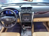 Bán Toyota Camry sản xuất 2016, màu bạc, biển TP, có trả góp