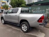 Bán xe Toyota Hilux năm 2016, màu bạc