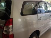 Cần bán xe Toyota Innova năm sản xuất 2014, màu bạc số sàn, giá 395tr