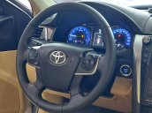 Bán Toyota Camry sản xuất 2016, màu bạc, biển TP, có trả góp