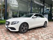 Bán Mercedes E180 2020 màu trắng siêu lướt, biển đẹp giá cực tốt