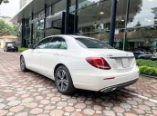 Bán Mercedes E180 2020 màu trắng siêu lướt, biển đẹp giá cực tốt