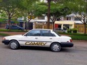 Bán Toyota Camry 1988, màu trắng giá cạnh tranh