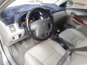 Cần bán gấp Toyota Corolla Altis năm sản xuất 2010, xe gia đình giá mềm