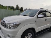 Bán Toyota Fortuner sản xuất năm 2011, giá thấp, xe còn mới