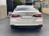 Cần bán lại xe Toyota Camry sản xuất 2020, siêu lướt, giá ưu đãi