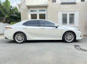 Cần bán lại xe Toyota Camry sản xuất năm 2020, màu trắng còn mới