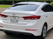 Bán ô tô Hyundai Elantra năm 2017, màu trắng, 565tr