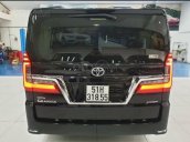 Người đặc biệt Toyota Granvia 2.8L sản xuất 2020, siêu lướt 2.000km