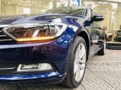 Volkswagen Passat Bluemotion xanh atlantic nội thất kem sang trọng - giảm ngay 200 triệu tiền mặt + giao ngay