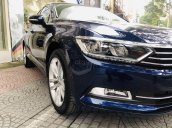 Volkswagen Passat Bluemotion xanh atlantic nội thất kem sang trọng - giảm ngay 200 triệu tiền mặt + giao ngay