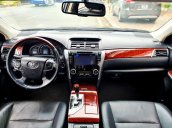 Cần bán Toyota Camry 2.5Q đời 2014, màu đen