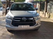 Cần bán Toyota Innova sản xuất năm 2017, màu bạc số sàn