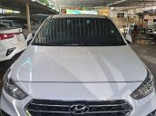 Bán gấp xe Hyundai - Accent ATH sản xuất 2020 màu trắng