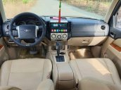 Bán Ford Everest đời 2010, màu bạc, số tự động