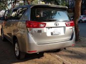 Cần bán Toyota Innova sản xuất năm 2017, màu bạc số sàn