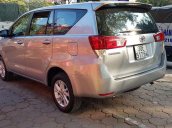 Cần bán Toyota Innova sản xuất năm 2017, màu bạc số sàn