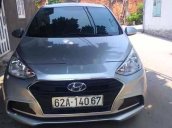 Gia đình bán xe Hyundai Grand i10 năm 2019, màu bạc 