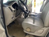 Salon bán Toyota Innova năm 2009, màu bạc xe gia đình