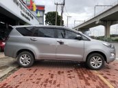 Bán xe Toyota Innova đời 2019, màu bạc số sàn, biển SG