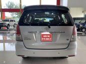 Salon bán Toyota Innova năm 2009, màu bạc xe gia đình