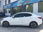 Cần bán lại xe Mazda 2 sản xuất 2016, màu trắng