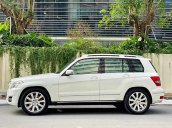 Cần bán lại xe Mercedes GLK300 4Matic năm sản xuất 2010, màu trắng