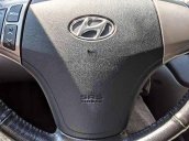 Cần bán gấp Hyundai Avante sản xuất năm 2014, màu bạc còn mới