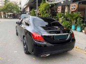 Xe Mercedes C class năm 2020, màu đen còn mới