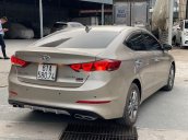 Cần bán lại xe Hyundai Elantra sản xuất 2018, màu vàng số tự động, 578 triệu