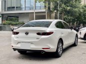 Cần bán gấp Mazda 3 năm sản xuất 2020, màu trắng, 676tr