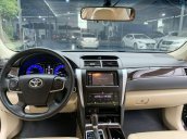 Bán xe Toyota Camry 2.0E 2018, màu đen cực chất