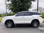 Bán xe Toyota Fortuner năm sản xuất 2019, màu trắng  