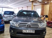 Bán lại xe Toyota Fortuner sản xuất 2010, màu xám số sàn