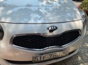 Bán xe Kia Rondo đời 2016, màu trắng số tự động, máy dầu