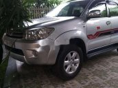 Cần bán lại xe Toyota Fortuner năm sản xuất 2009 xe gia đình