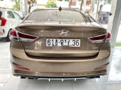 Bán gấp chiếc ô tô Hyundai Elantra sản xuất 2017, xe giá thấp, động cơ ổn định