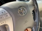 Cần bán gấp với giá ưu đãi chiếc Toyota Corolla Altis sản xuất năm 2010, xe chính chủ còn mới